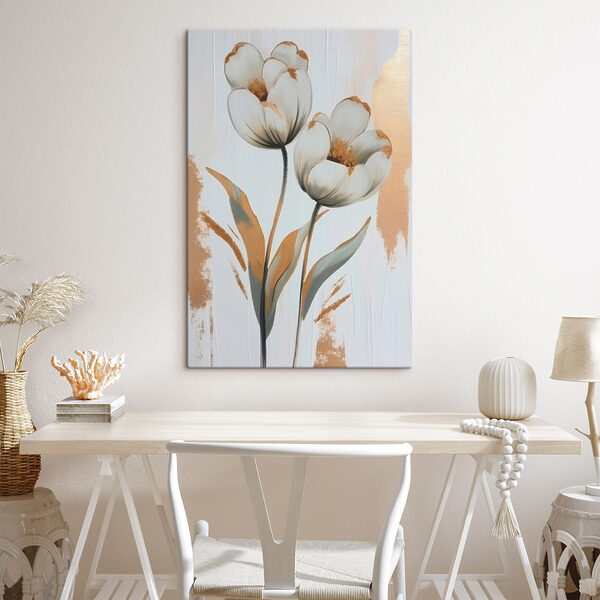 Malerei von Blumen auf einer weißen Fläche Malerei von Blumen auf einer weißen Fläche