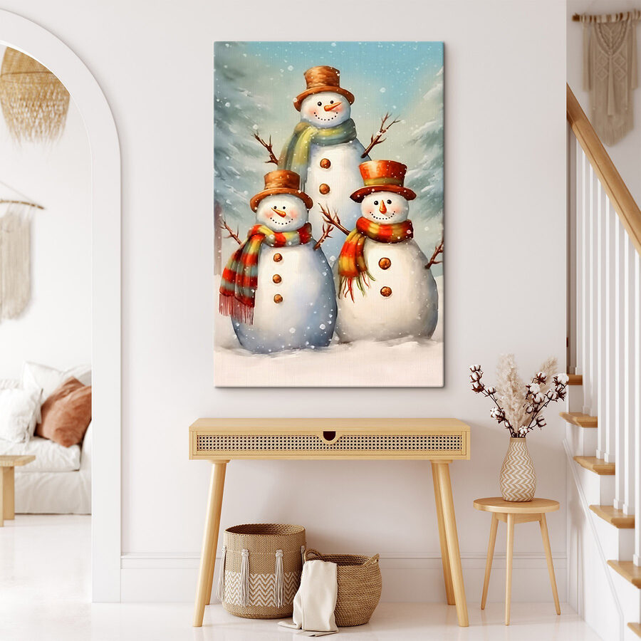 Gruppe von Schneemännern in einer verschneiten Landschaft