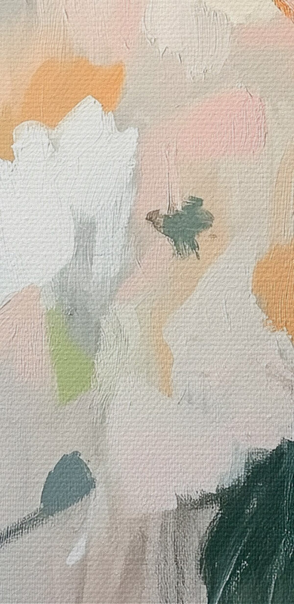 Gemälde mit Blumen an einer Wand Gemälde mit Blumen an einer Wand