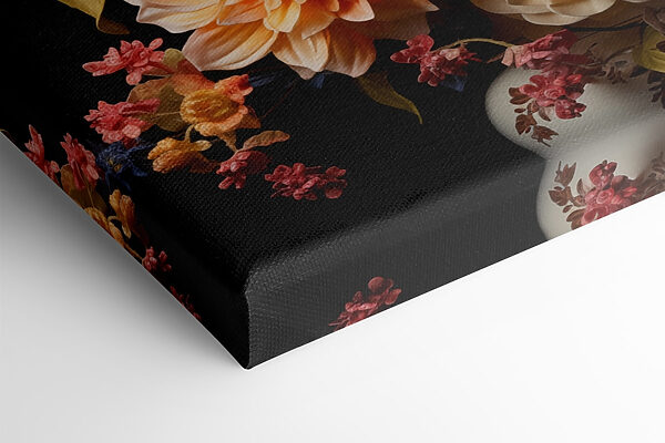 Vase mit Blumen auf schwarzem Hintergrund Vase mit Blumen auf schwarzem Hintergrund