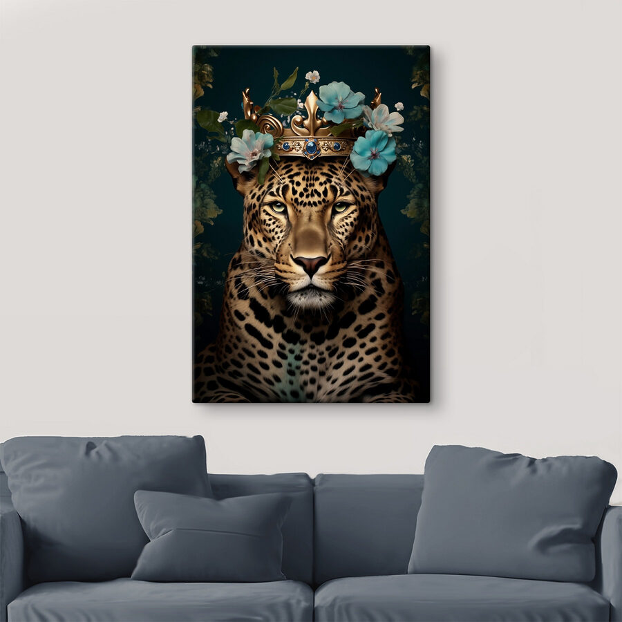 Leopard mit einer Krone und Blumen