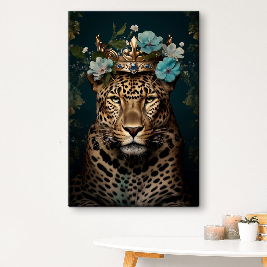 Leopard mit einer Krone und Blumen