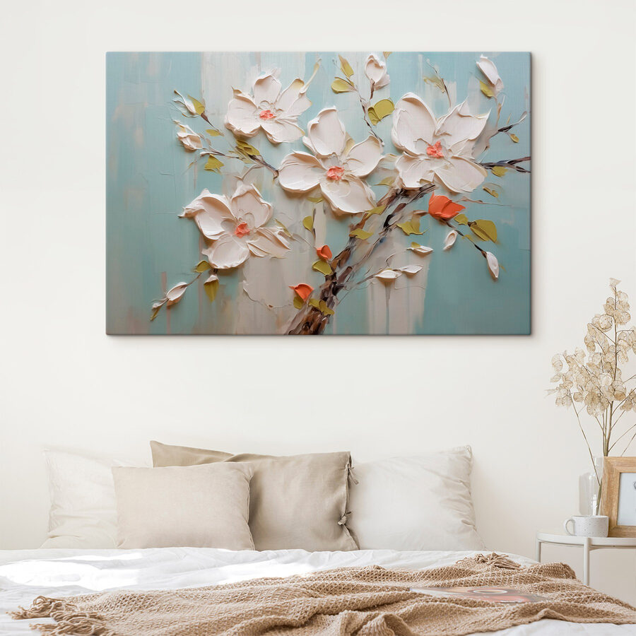 Gemälde mit Blumen auf blauem Hintergrund
