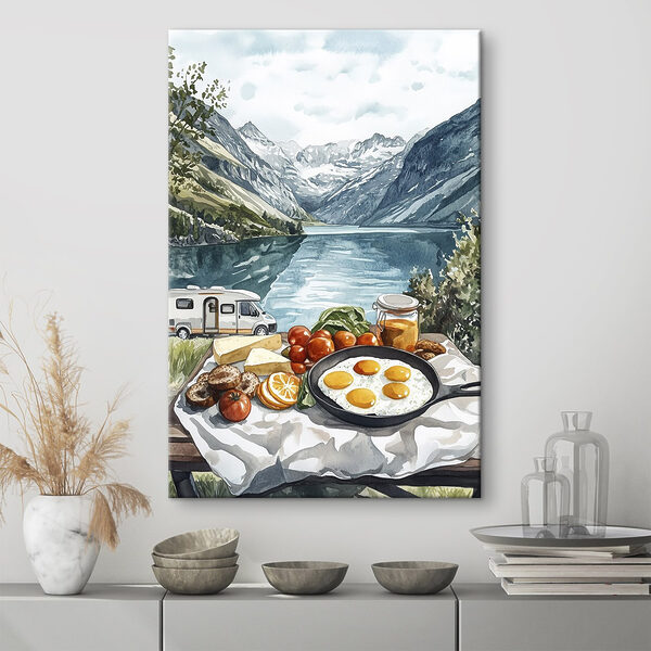 Essen auf einem Tisch neben einem See Essen auf einem Tisch neben einem See