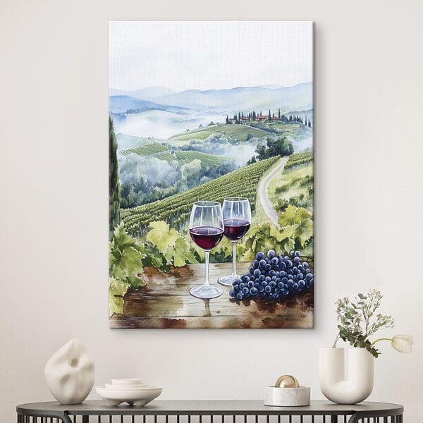 Aquarell von Weingläsern auf einem Tisch mit Trauben und Hügeln im Hintergrund Aquarell von Weingläsern auf einem Tisch mit Trauben und Hügeln im Hintergrund