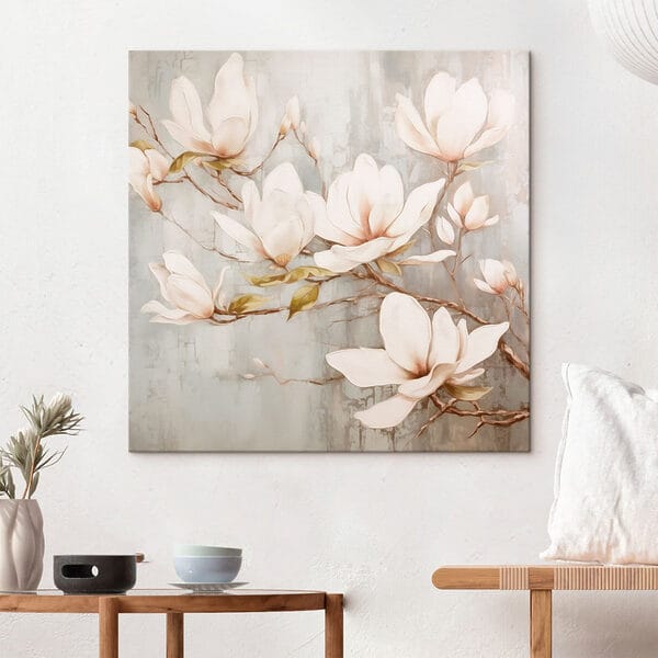 Gemälde mit Blumen an einer Wand Gemälde mit Blumen an einer Wand