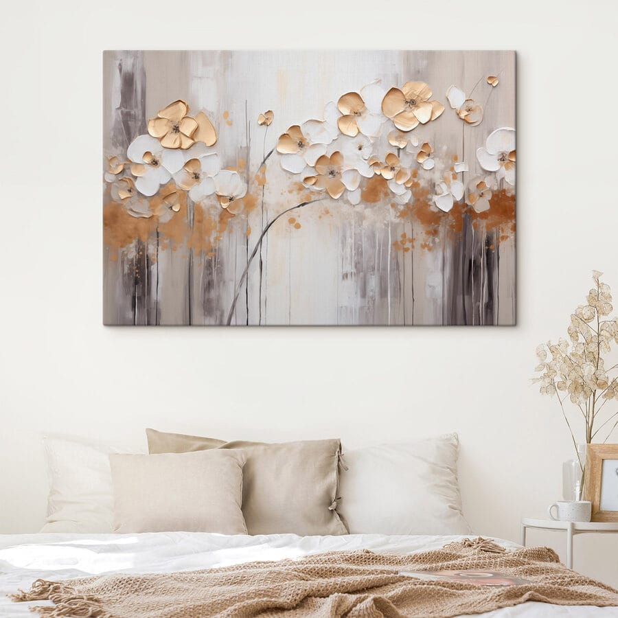 Gemälde mit Blumen an einer Wand Gemälde mit Blumen an einer Wand