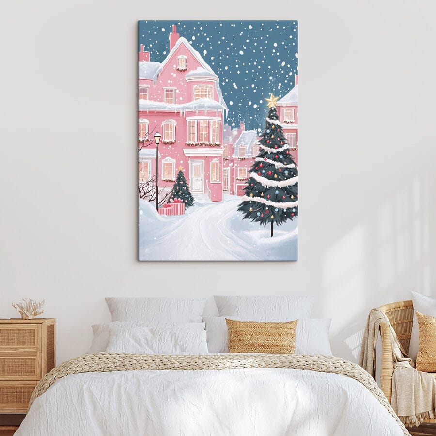 Weihnachtsbaum vor einem rosa Haus