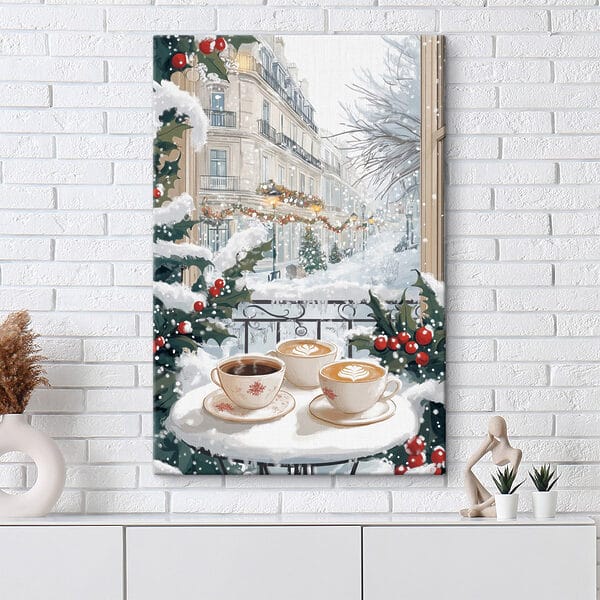 Ein paar Tassen Kaffee auf einem Balkon mit Schnee und Gebäuden Ein paar Tassen Kaffee auf einem Balkon mit Schnee und Gebäuden