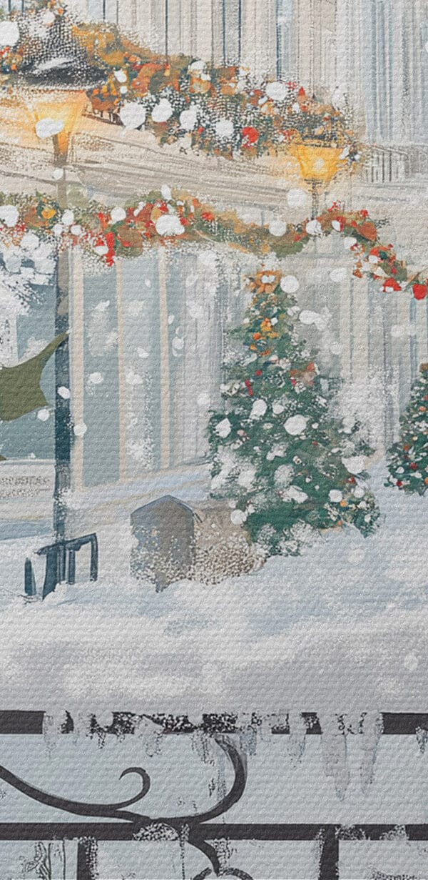 Ein paar Tassen Kaffee auf einem Balkon mit Schnee und Gebäuden Ein paar Tassen Kaffee auf einem Balkon mit Schnee und Gebäuden