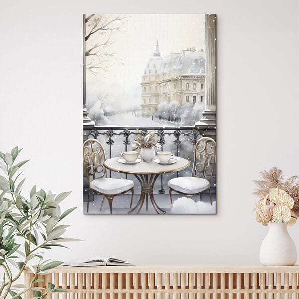 Tisch mit Tassen und einer Vase mit Blumen darauf mit einer Schneelandschaft Tisch mit Tassen und einer Vase mit Blumen darauf mit einer Schneelandschaft