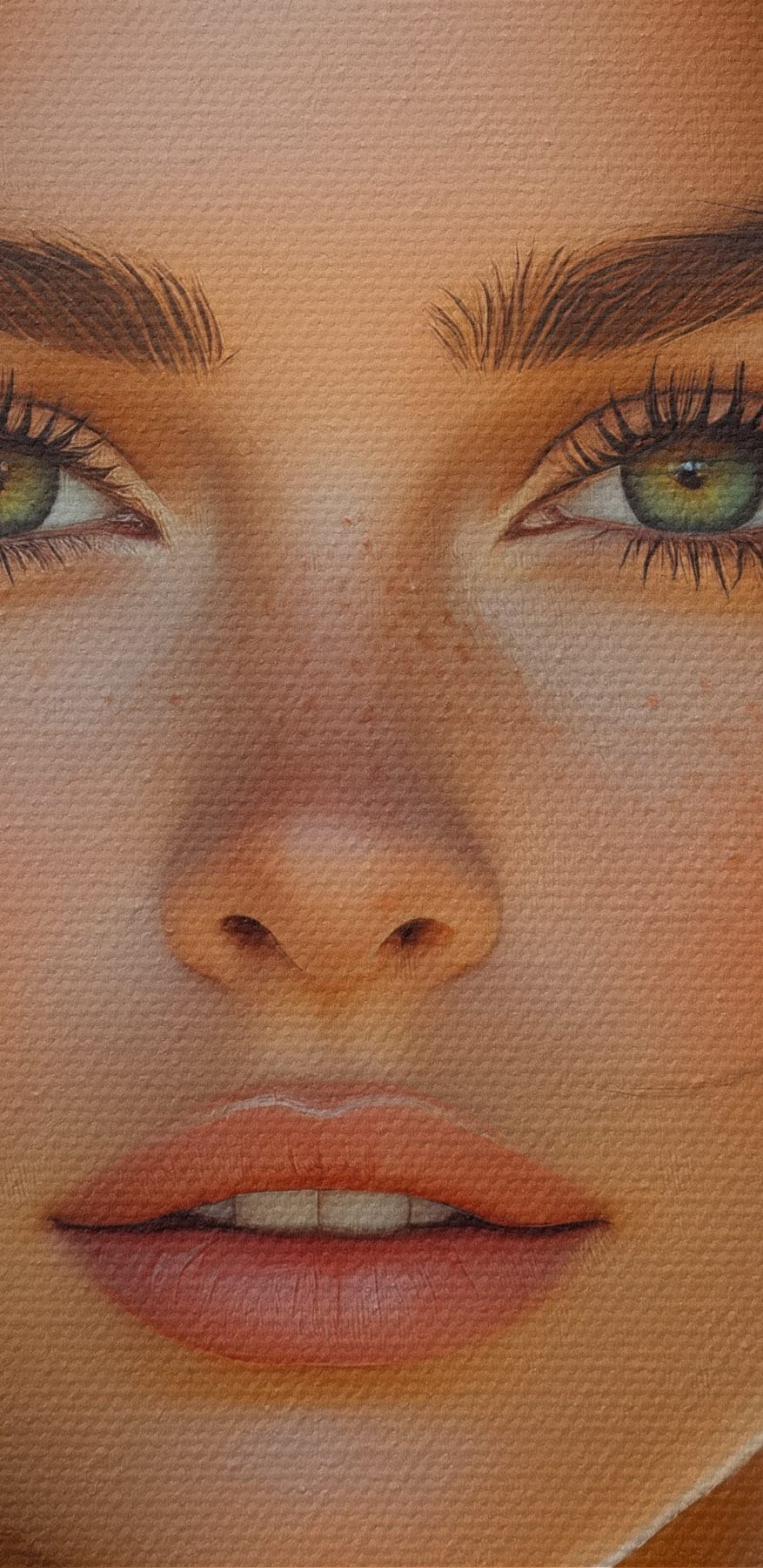 Frau mit grünen Augen und Sommersprossen