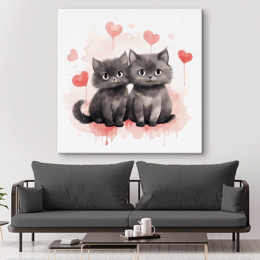 Zwei Katzen sitzen nebeneinander