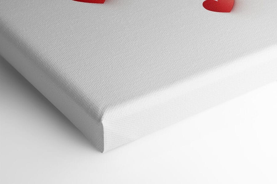 Rote Papierherzen in Herzform