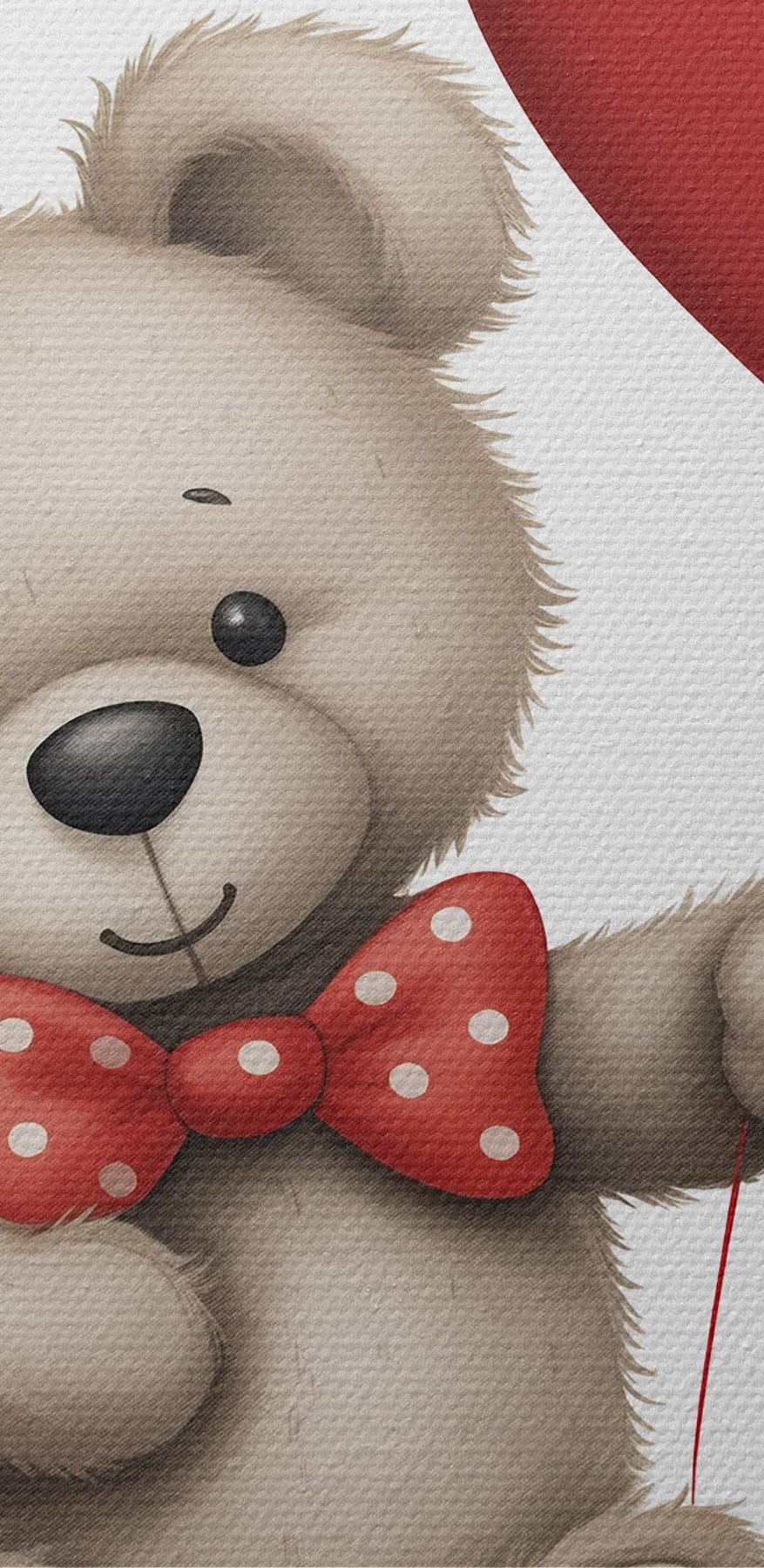 Teddybär hält einen herzförmigen Ballon