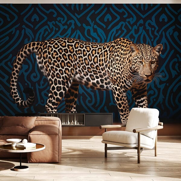 Leopard stehend auf einem Holzboden Leopard stehend auf einem Holzboden