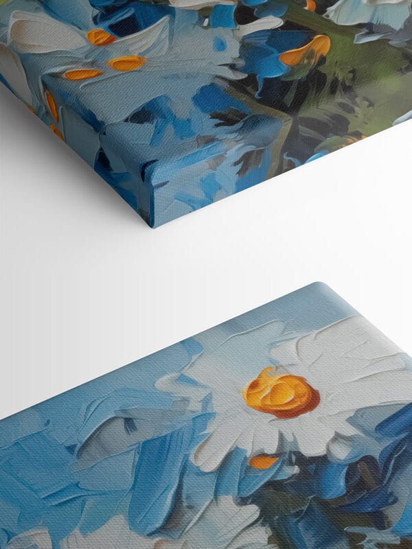Helle Gänseblümchen vor blauem Hintergrund Helle Gänseblümchen vor blauem Hintergrund