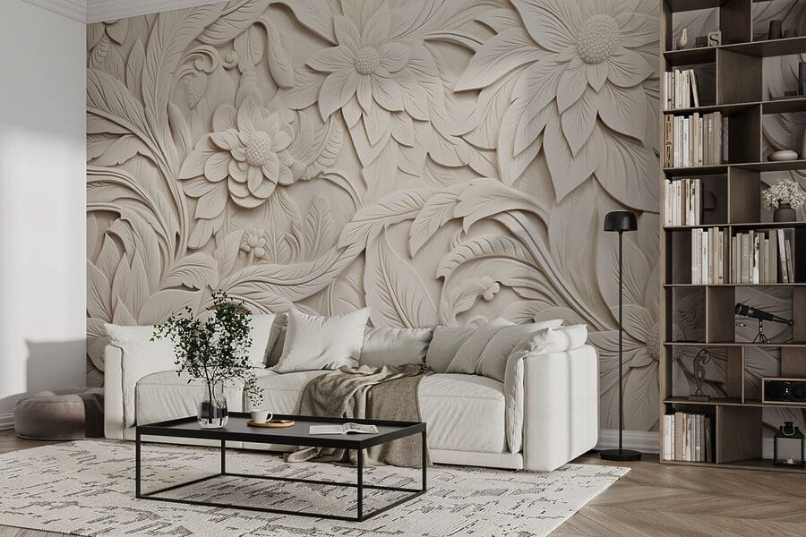 Weiße Wand mit Blumen und Blättern