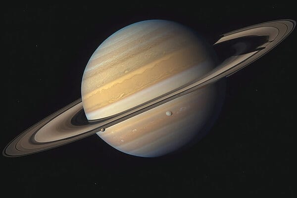 Planet mit Ringen um ihn herum Planet mit Ringen um ihn herum