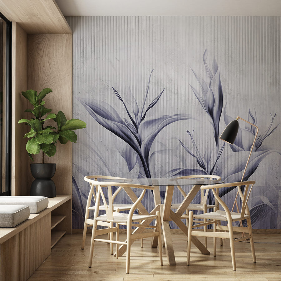 Gemälde mit Blumen an einer Wand