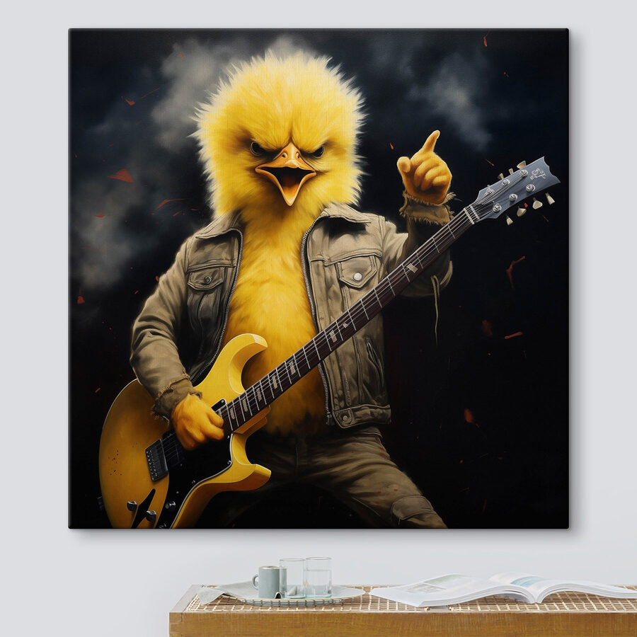 Person im Hühnergewand spielt Gitarre
