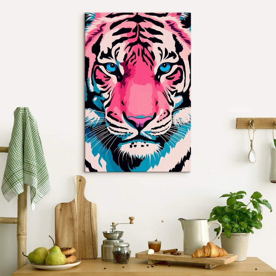 Kühnes Tigerchen mit auffallend blauen Augen. Kühnes Tigerchen mit auffallend blauen Augen.