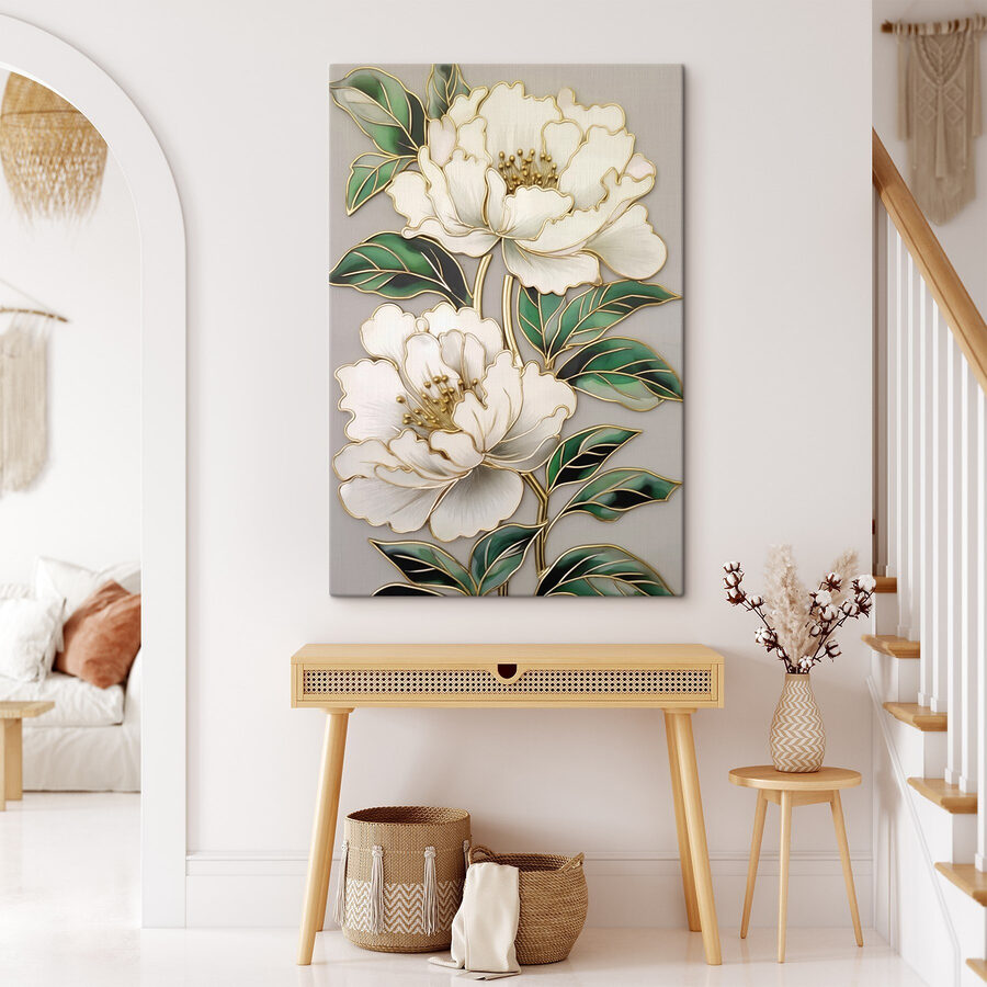 Elegante Blüten umrahmt von üppigem Laub