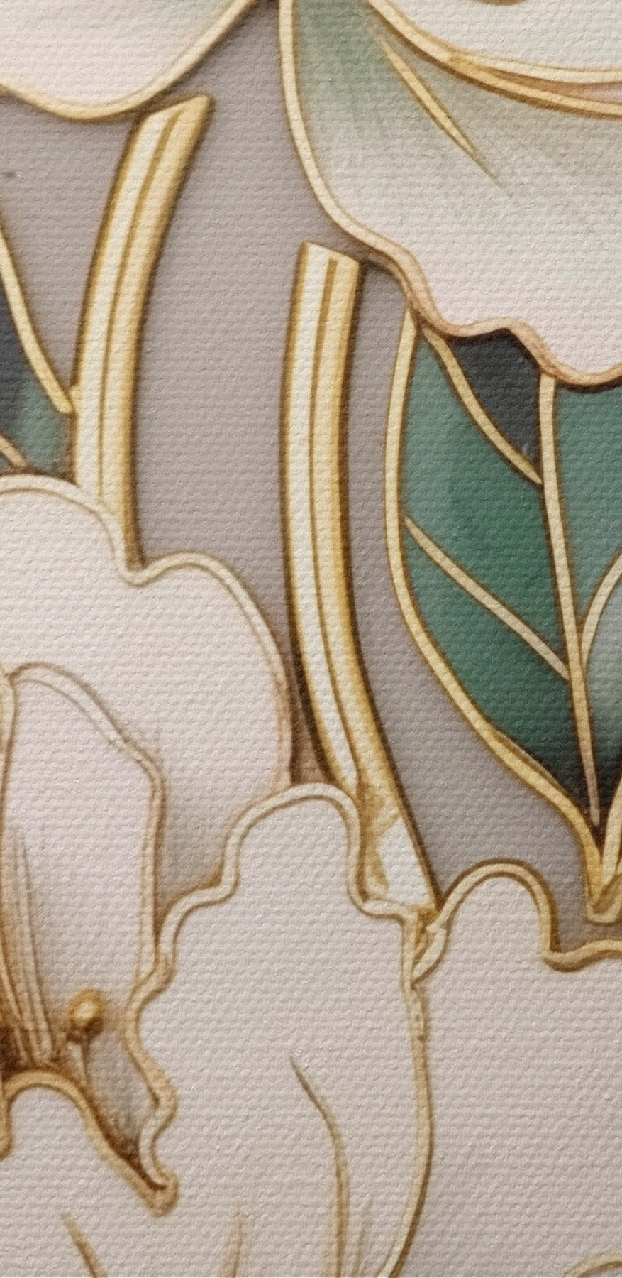 Elegante Blüten umrahmt von üppigem Laub