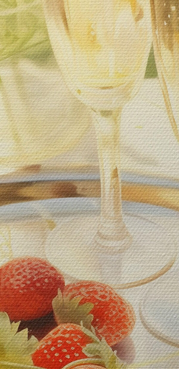 Tablett mit Champagner und Erdbeeren Tablett mit Champagner und Erdbeeren