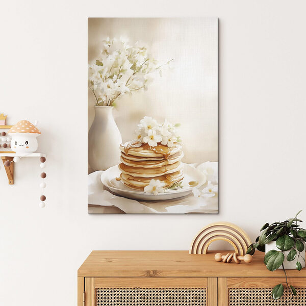 Stapel von Pfannkuchen mit Blumen obenauf Stapel von Pfannkuchen mit Blumen obenauf