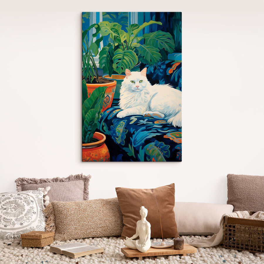 Katze auf einer Couch liegend