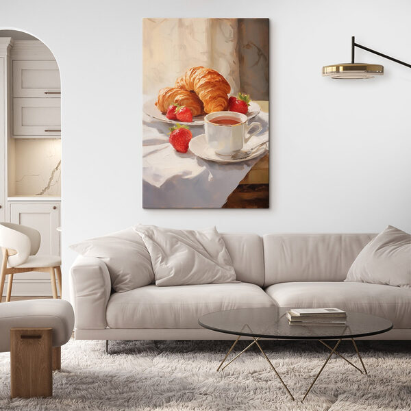 Croissant und Erdbeeren auf einem Teller Croissant und Erdbeeren auf einem Teller