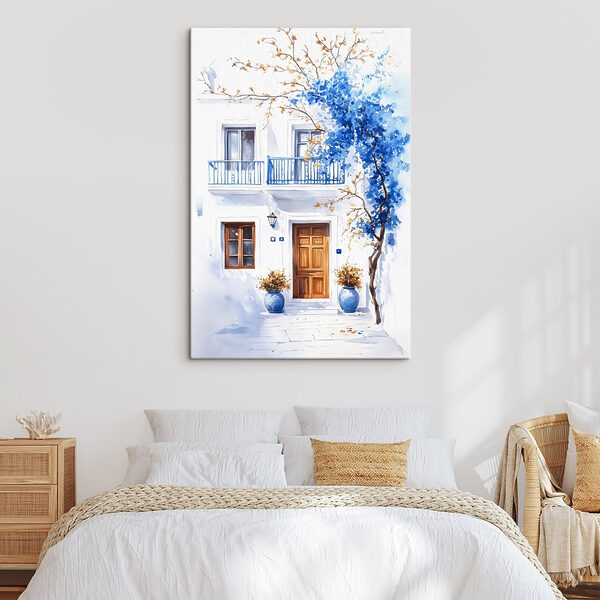 Aquarellmalerei eines Gebäudes mit Balkon und blauen Blumen Aquarellmalerei eines Gebäudes mit Balkon und blauen Blumen