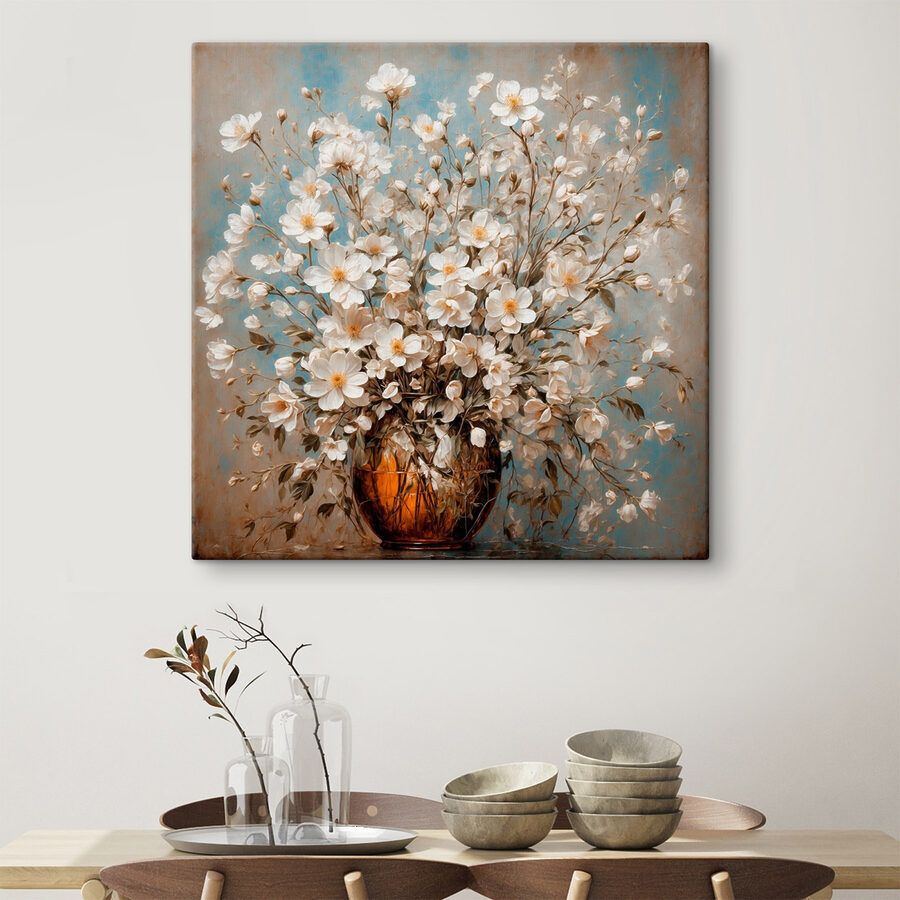 Vase mit weißen Blumen