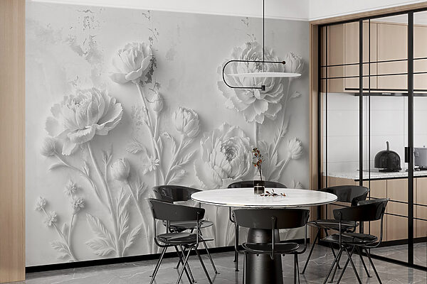 Weiße Blumenschnitzerei an einer Wand Weiße Blumenschnitzerei an einer Wand