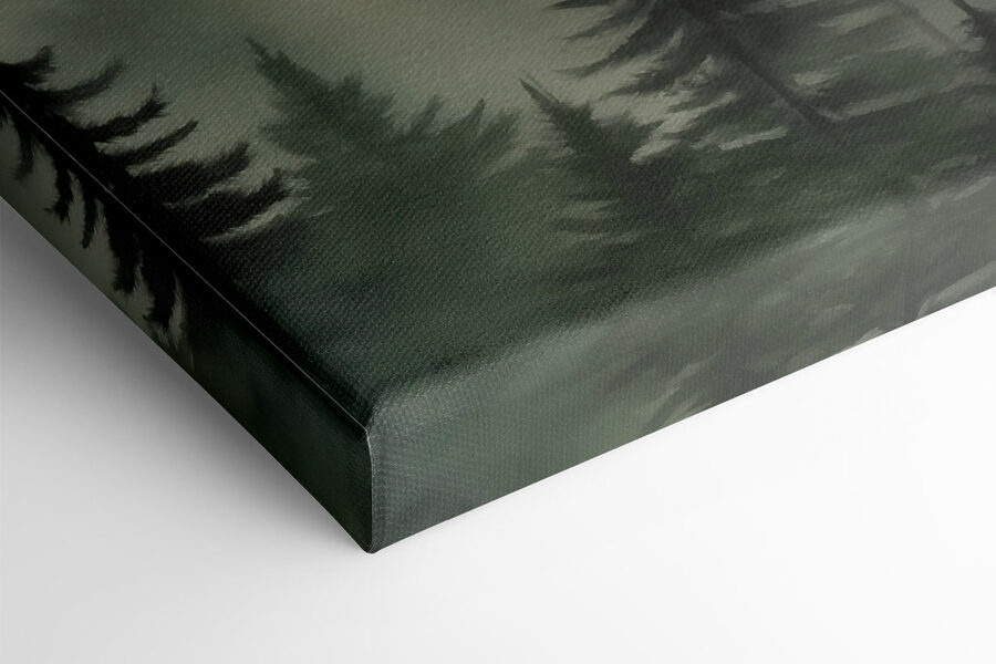 Nebliger Wald mit Bäumen