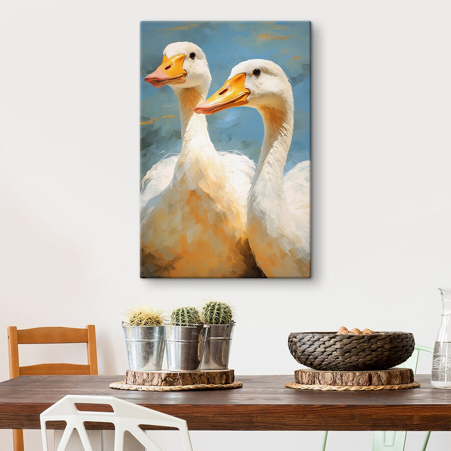 Paar weiße Enten mit orangefarbenen Schnäbeln Paar weiße Enten mit orangefarbenen Schnäbeln