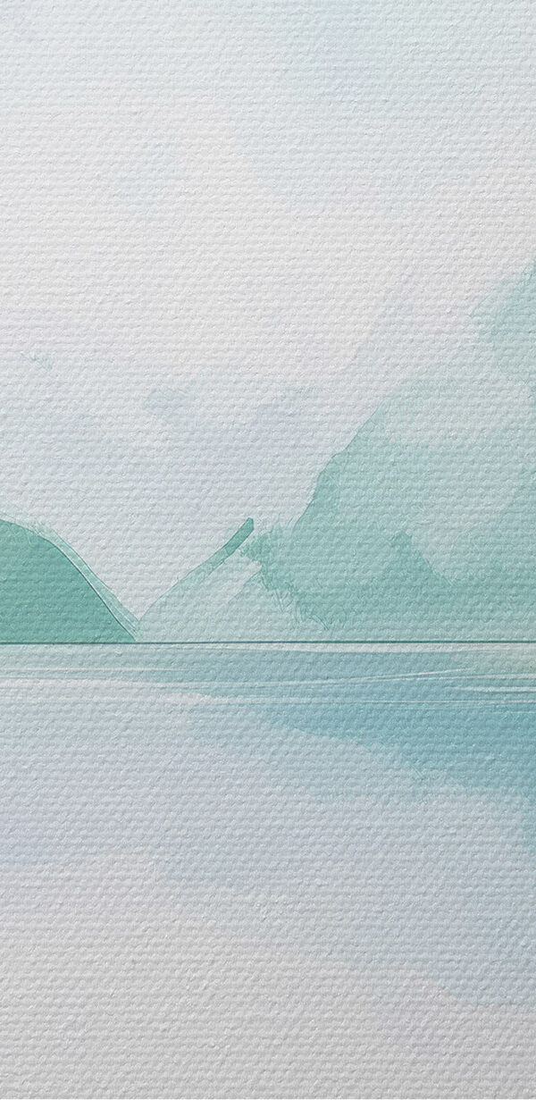 Wasser mit Bäumen und Bergen im Hintergrund Wasser mit Bäumen und Bergen im Hintergrund
