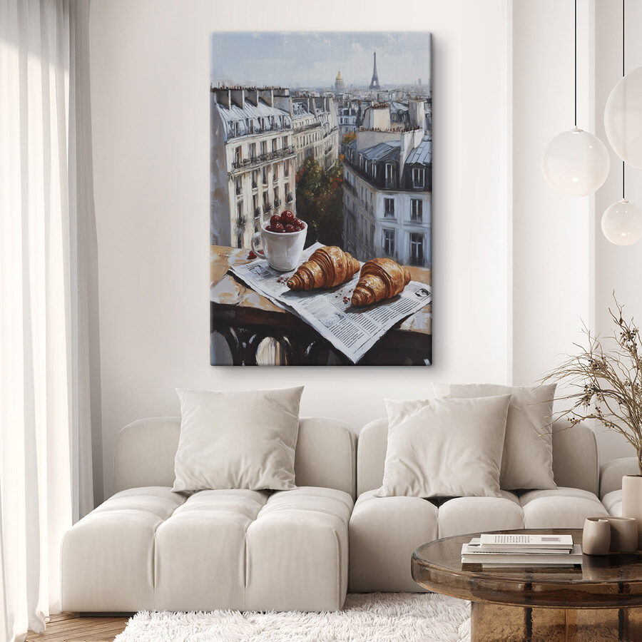Tasse Kaffee und Croissants auf einem Tisch mit Gebäuden im Hintergrund