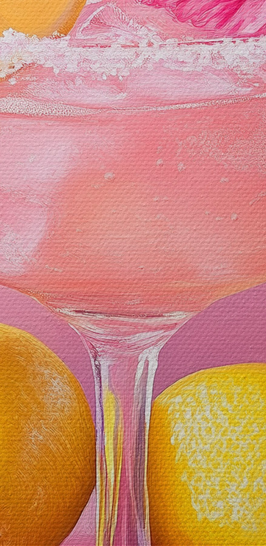 Glas mit rosa Getränk und Zitronen