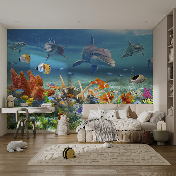 Eine Gruppe von Fischen und Delfinen schwimmt im Meer Eine Gruppe von Fischen und Delfinen schwimmt im Meer