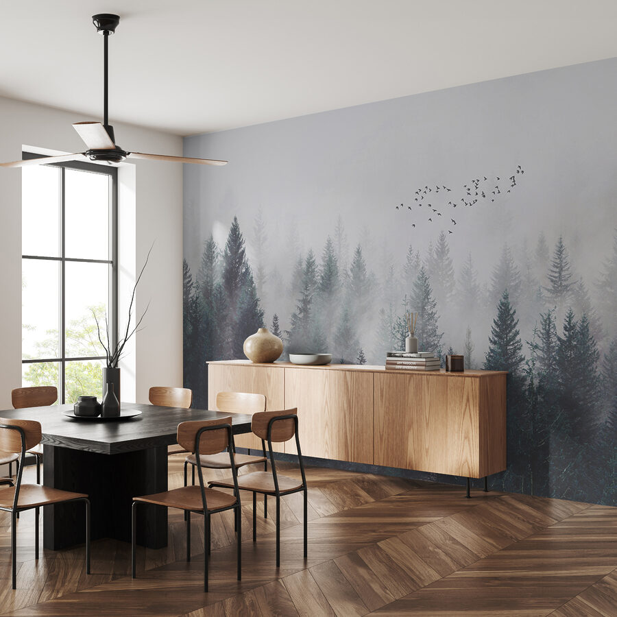 Eine Gruppe von Vögeln fliegt über einen Wald