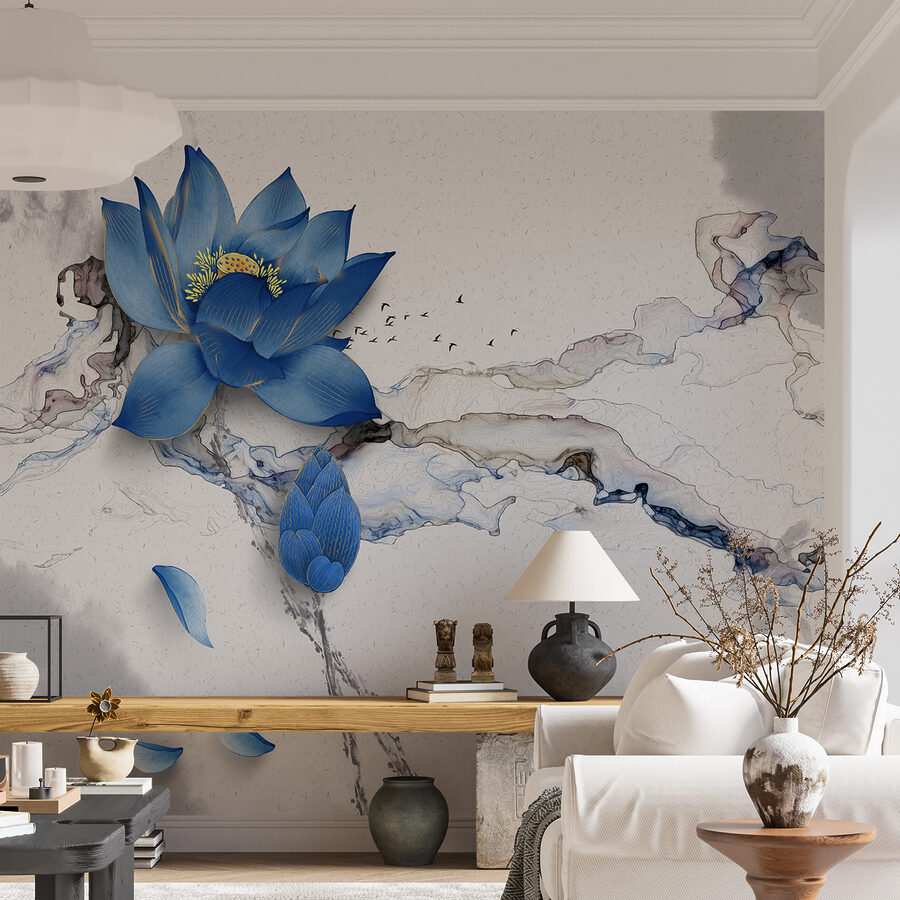 Blaue Blume auf einer Marmorfläche