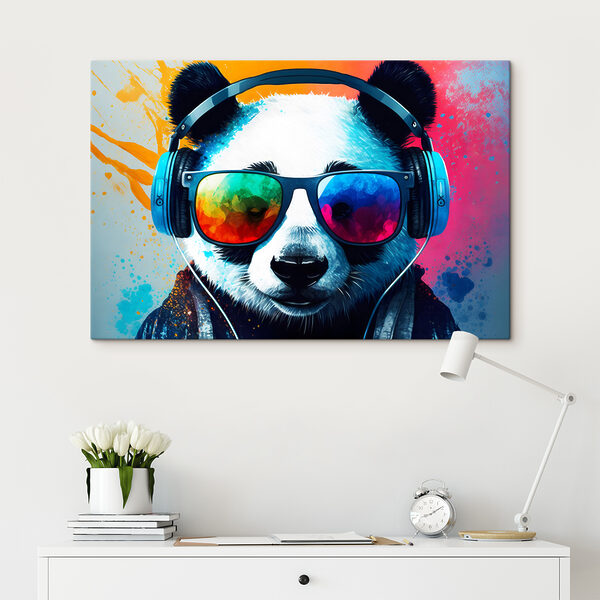 Ein Panda mit Kopfhörern und Sonnenbrille Ein Panda mit Kopfhörern und Sonnenbrille