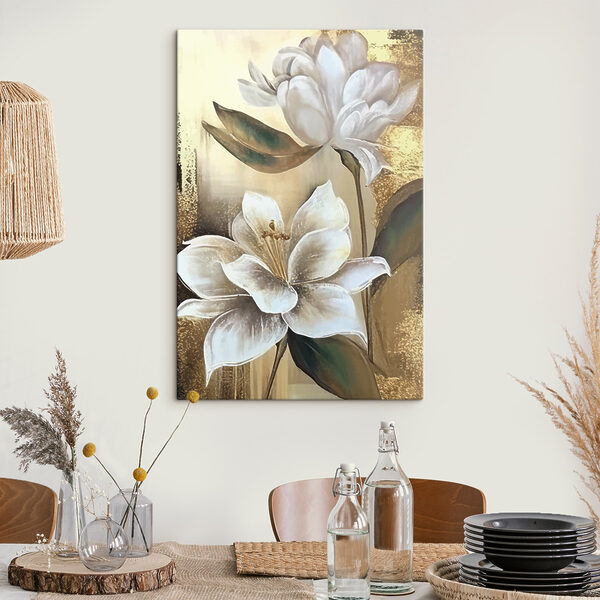 Ein Gemälde mit Blumen an der Wand Ein Gemälde mit Blumen an der Wand