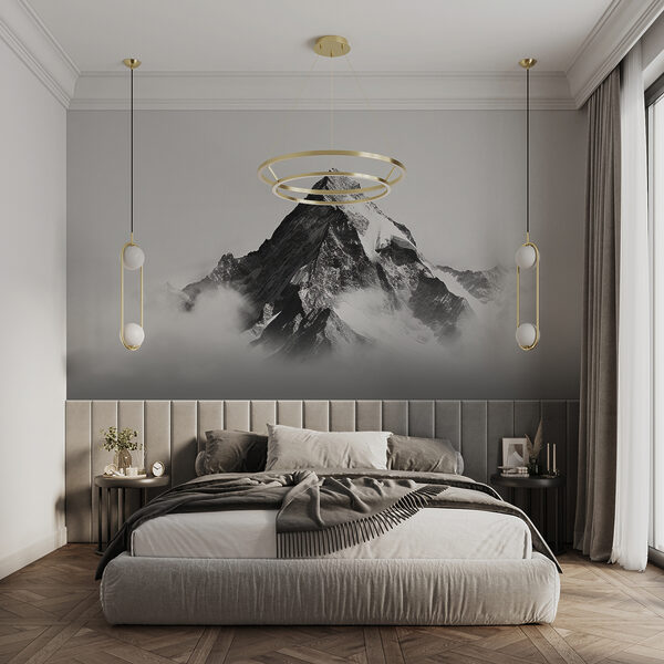 Berg mit Schnee auf dem Gipfel Berg mit Schnee auf dem Gipfel