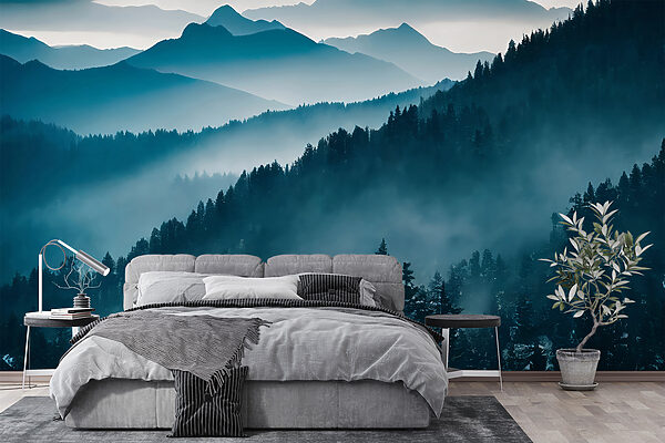 Bergkette mit Bäumen und Nebel Bergkette mit Bäumen und Nebel