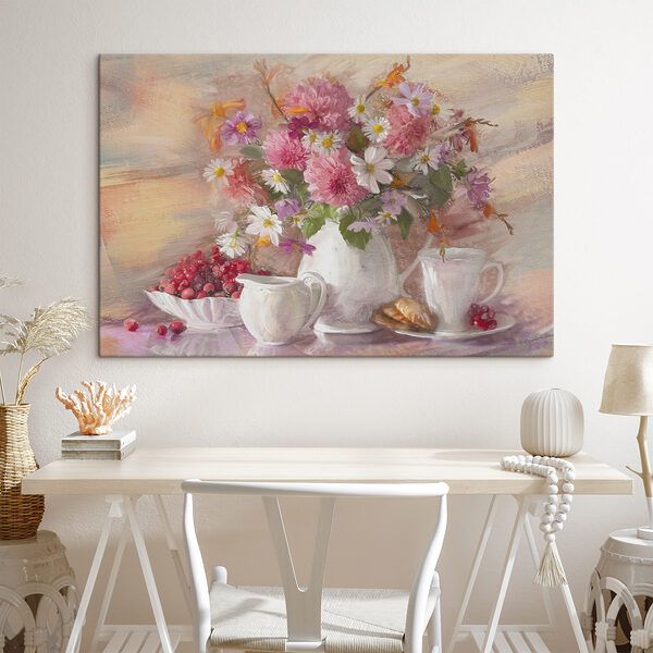 Ein Bild mit Blumen in einer Vase und einer Schüssel mit Essen Ein Bild mit Blumen in einer Vase und einer Schüssel mit Essen