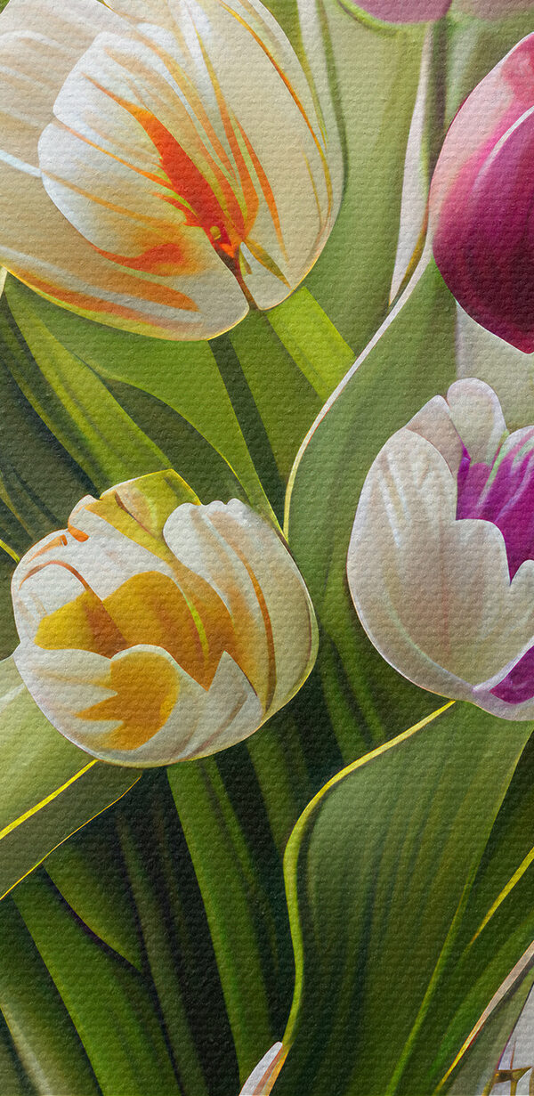 Ein Tulpenstrauß in einer Glasvase s31219pzvl 600x1231 - Ein Tulpenstrauß in einer Glasvase