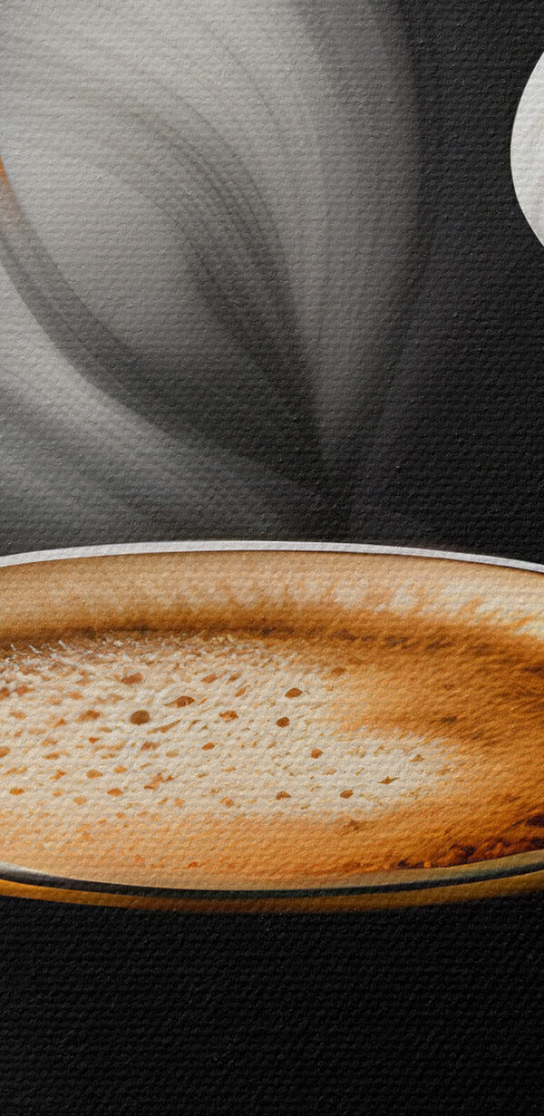 Eine Tasse Kaffee und eine Blume Eine Tasse Kaffee und eine Blume
